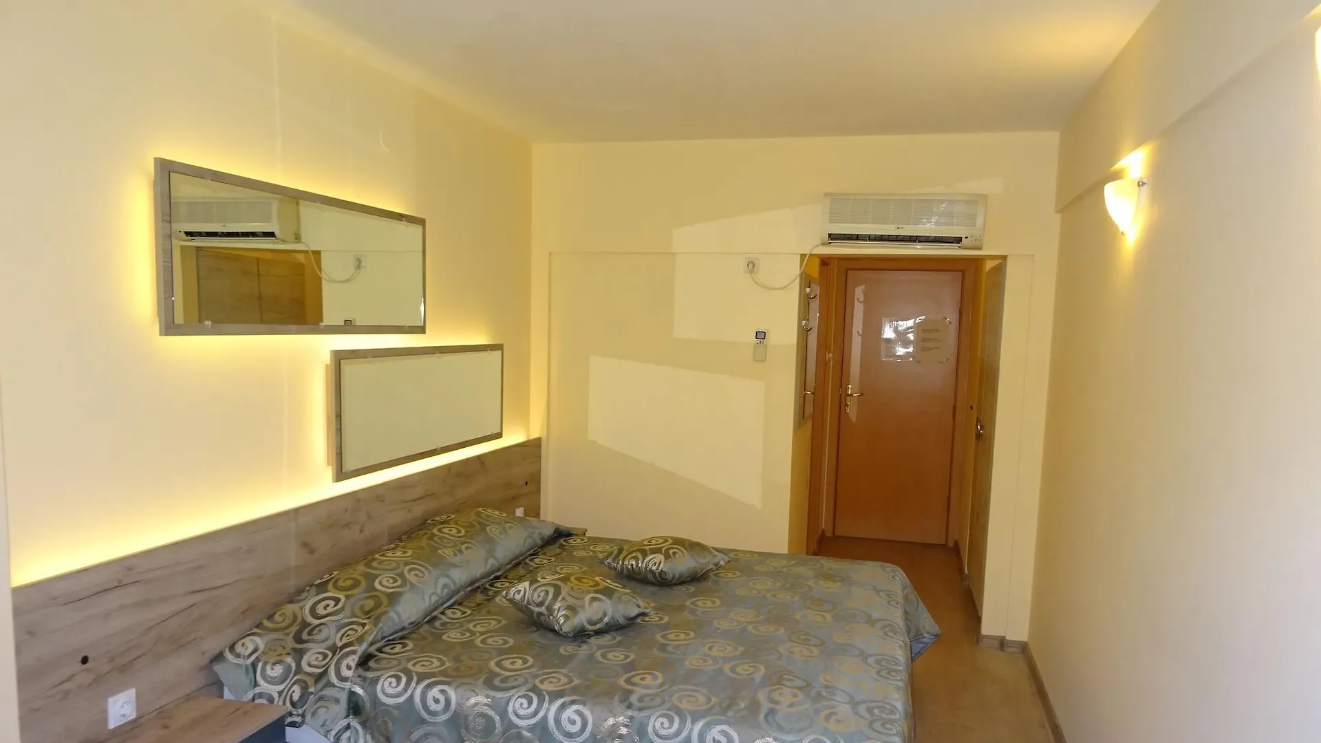 Victoria Hotel Warna