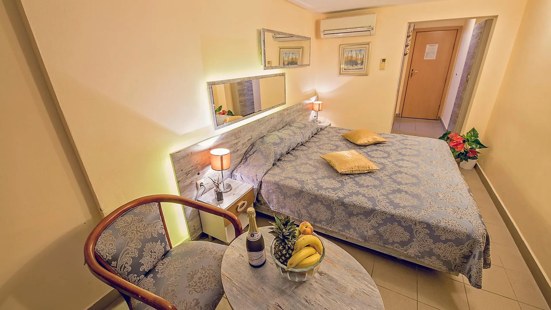 Victoria Hotel Warna